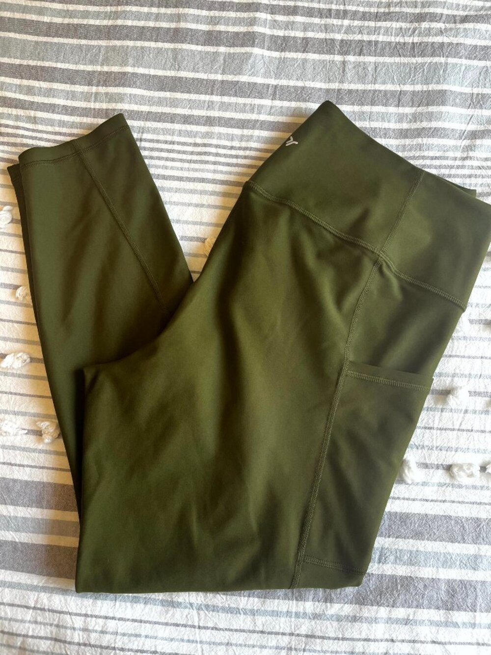 Old Navy Active High Rise PowerSoft 7/8 Pocket Olive Green Leggings in XL
